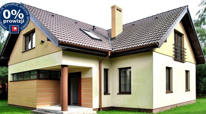 na zdjęciu reprezentacyjne wejście do luksusowej rezydencji do sprzedaży w okolicach Warszawy