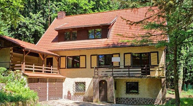 widok od tyłu na ekskluzywną rezydencję do sprzedaży w Szczecinie