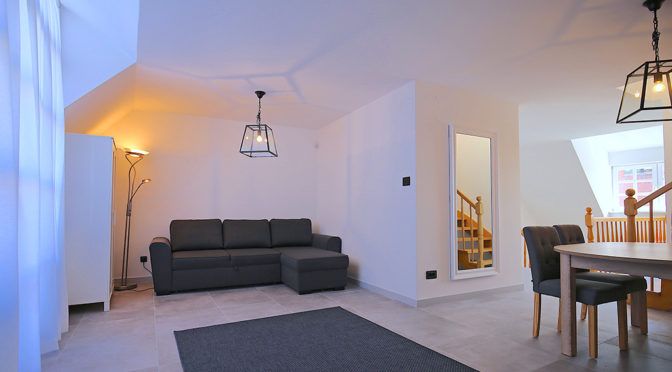 fragment komfortowego salonu w luksusowym apartamencie na wynajem w Szczecinie