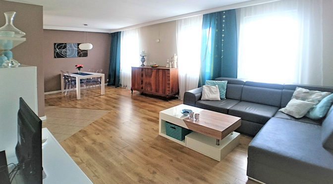 stylowy salon w ekskluzywnej rezydencji do sprzedaży w Łodzi