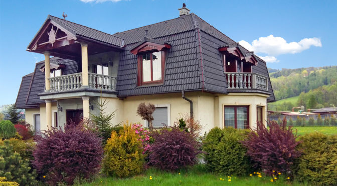 widok od strony ogrodu na luksusową rezydencję do sprzedaży Bielsko-Biała (okolice)