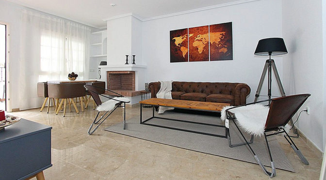 ekskluzywny salon z kominkiem w luksusowej rezydencji do sprzedaży Costa Blanca, Torrevieja (Hiszpania)