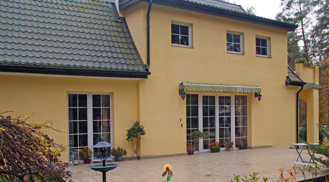 widok na taras przy luksusowej rezydencji do sprzedaży Mazury