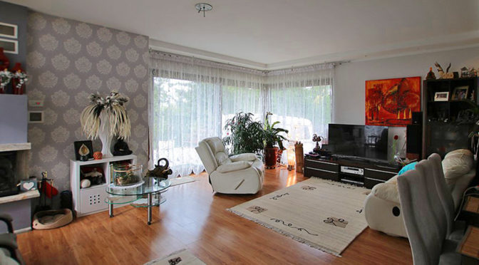 zaprojektowany w nowoczesnym designie salon w ekskluzywnym apartamencie do sprzedaży Szczecin (okolice)