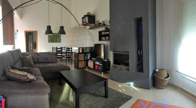 luksusowy salon z kominkiem w ekskluzywnej rezydencji do sprzedaży Hiszpania (Costa Blanca)