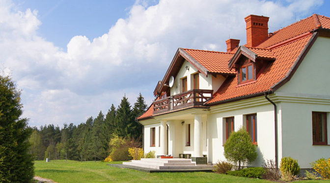 reprezentacyjne wejście do ekskluzywnej rezydencji na sprzedaż Mazury
