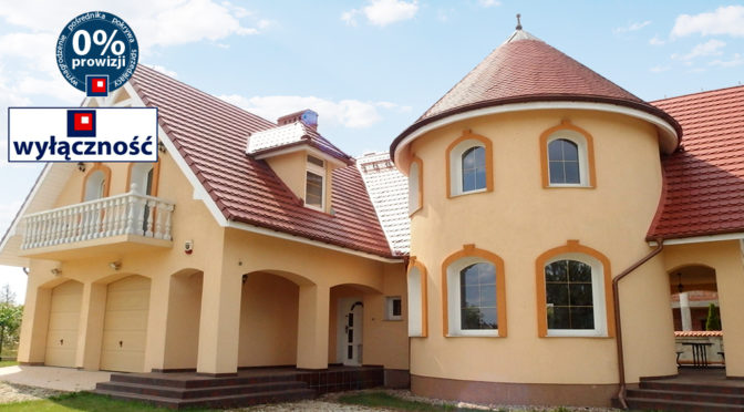 widok od frontu na luksusową rezydencję do sprzedaży Wrocław