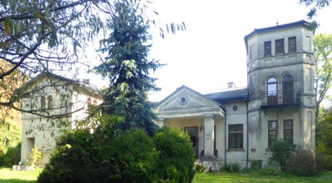 reprezentacyjne wejście z kolumnami do ekskluzywnej rezydencji na sprzedaż Łódź (okolice)