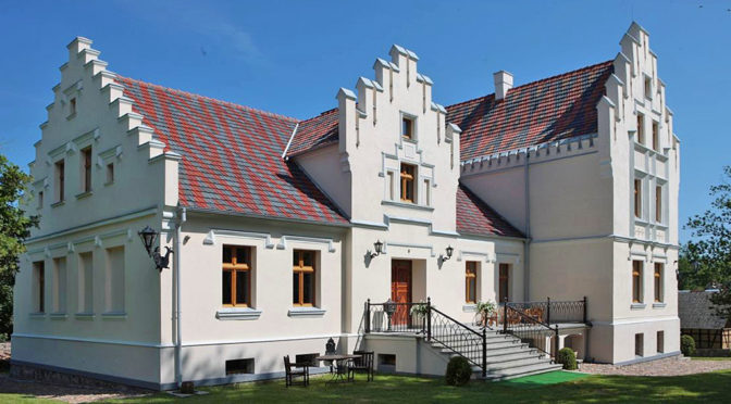 reprezentacyjne wejście do ekskluzywnego pałacu na sprzedaż Dolny Śląsk