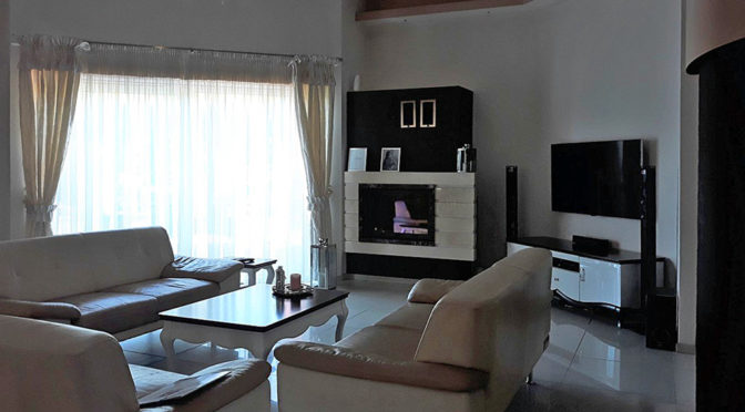 zaprojektowane w nowoczesnym designie wnętrze salonu luksusowego apartamentu na sprzedaż Kalisz