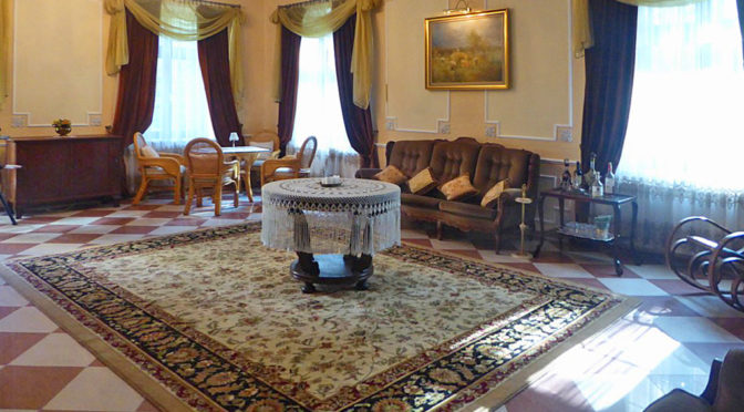 elegancki i wytworny salon w luksusowej rezydencji na sprzedaż Łódź (okolice)