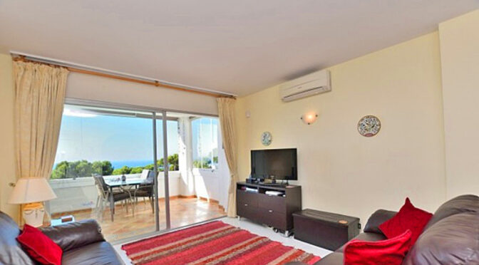 słoneczny pokój dzienny w ekskluzywnym apartamencie na sprzedaż Hiszpania (Costa Del Sol, Malaga, Mijas)