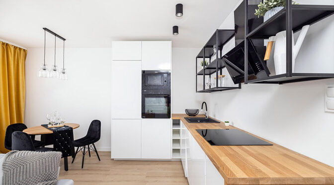 nowoczesna aranżacja salonu w ekskluzywnym apartamencie na sprzedaż Gdańsk