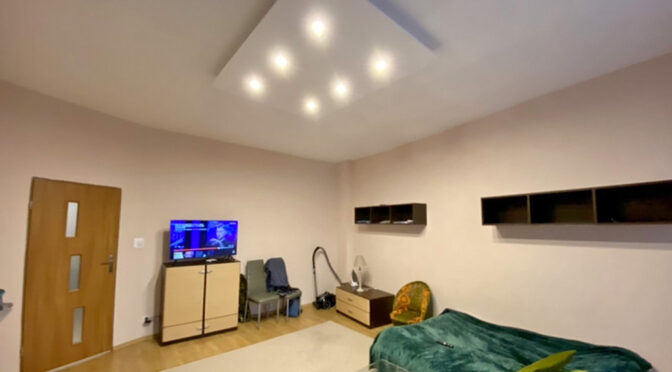 efektowne oświetlenie salonu w luksusowym apartamencie do sprzedaży Legnica