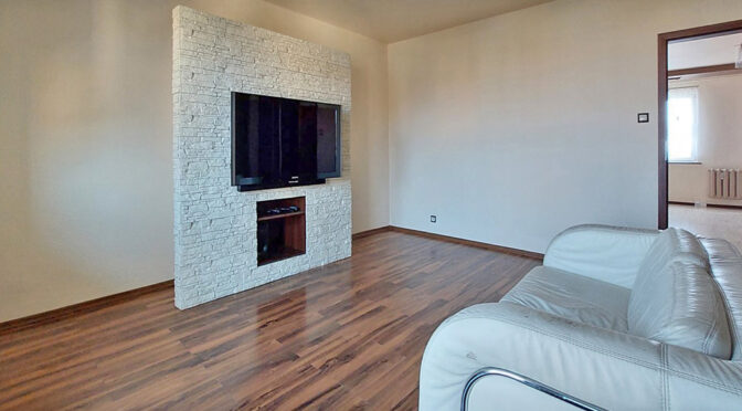 minimalistyczny wystrój salonu w ekskluzywnym apartamencie do sprzedaży Piotrków Trybunalski