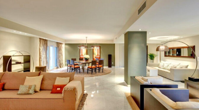 przestronny pokój gościnny w ekskluzywnym apartamencie na sprzedaż Hiszpania (Costa Del Sol Malaga)