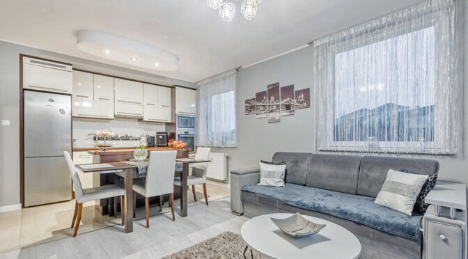 utrzymane w bieli, komfortowe wnętrze luksusowego apartamentu do sprzedaży Gdańsk