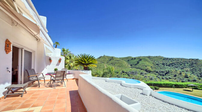 słoneczny taras przy ekskluzywnym apartamencie na sprzedaż Hiszpania (Costa Del Sol, Marbella)