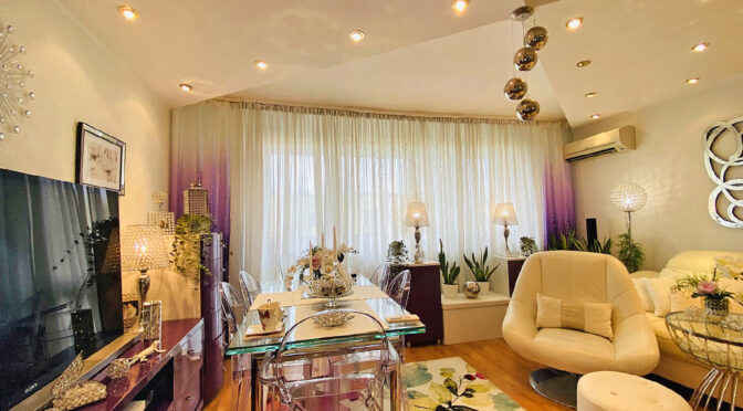 eleganckie wnętrze pokoju gościnnego w luksusowym apartamencie do sprzedaży Katowice (okolice)