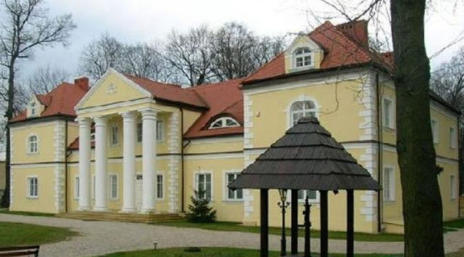 reprezentacyjne wejście do luksusowego pałacu na sprzedaż Śląsk