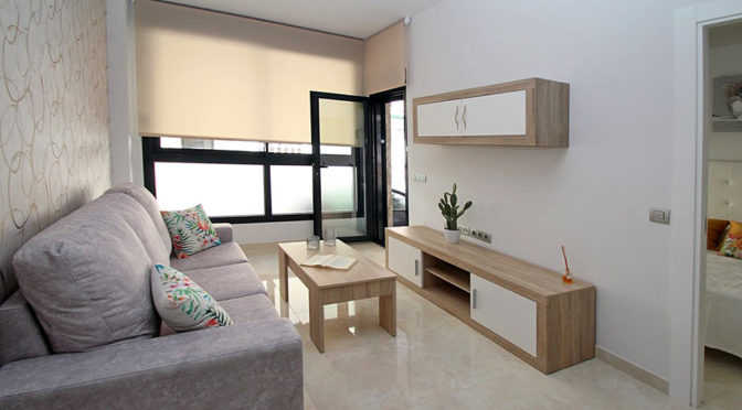 zaprojektowane w modnym, minimalistycznym designie wnętrze ekskluzywnego apartamentu do sprzedaży Torreviej (Hiszpania)