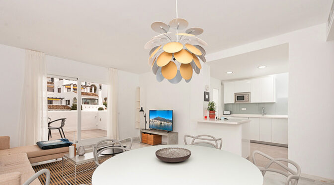 luksusowy salon w ekskluzywnym apartamencie na sprzedaż Hiszpania (Costa Del Col, Malaga)