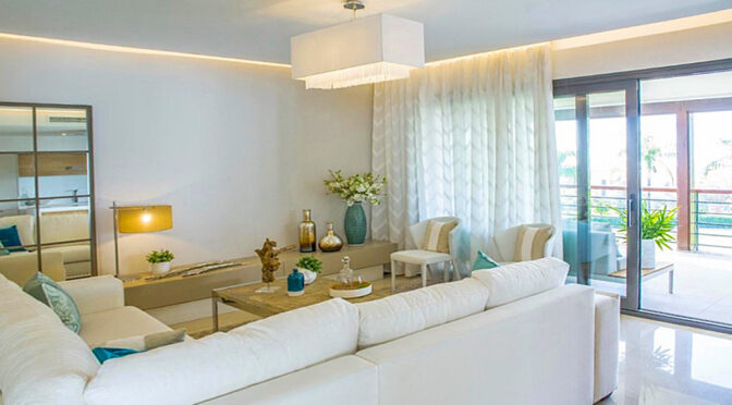 słoneczny salon w ekskluzywnym apartamencie do sprzedaży Hiszpania (Costa Del Sol, Malaga)