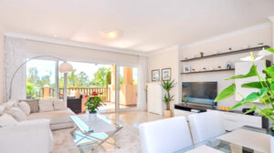 Read more about the article Apartament na sprzedaż Hiszpania (Estepona, Marbella, Puerto Banus)