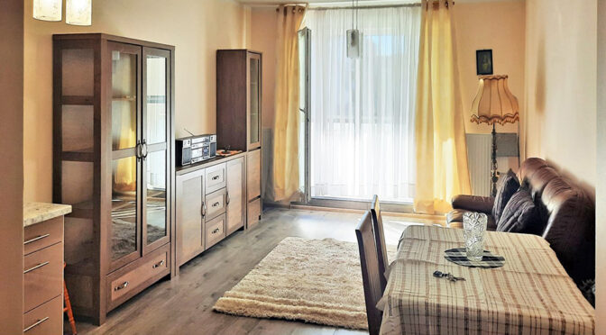 elegancki pokój gościnny w luksusowym apartamencie na wynajem Szczecin