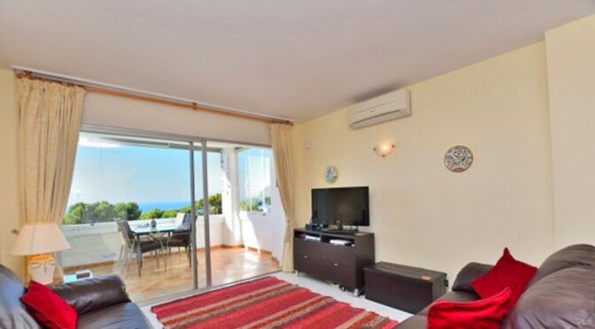 słoneczny pokój gościnny w ekskluzywnym apartamencie na sprzedaż Hiszpania (Costa Del Sol, Malaga, Mijas)