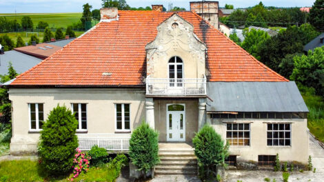 Read more about the article Luksusowy dwór na sprzedaż w woj. łódzkim